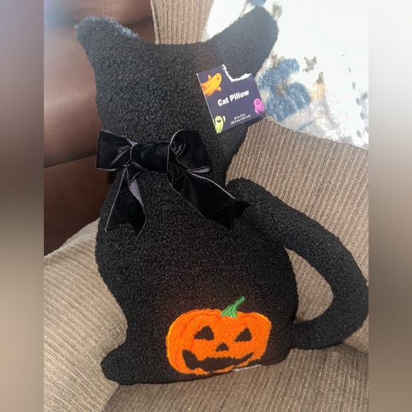 Source Unknown Other - Black Cat Pillow with Pumpkin Design